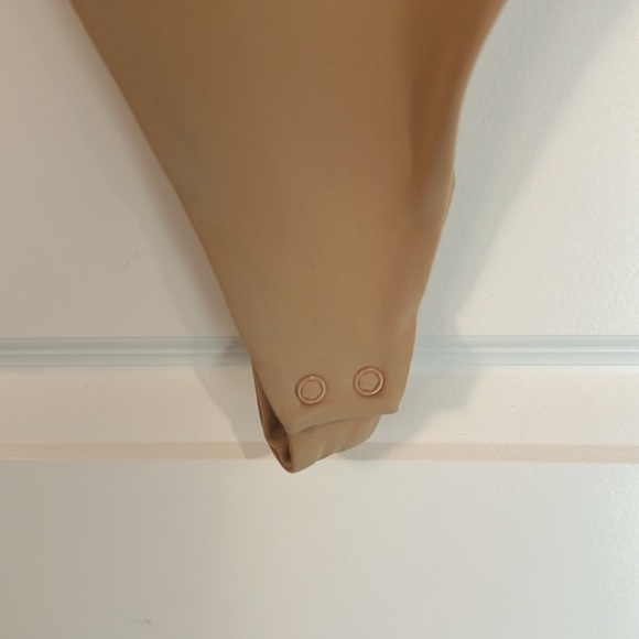 Nuuds Bodysuit Size L Tan Long Sleeve Snap Closure - Picture 3 of 3